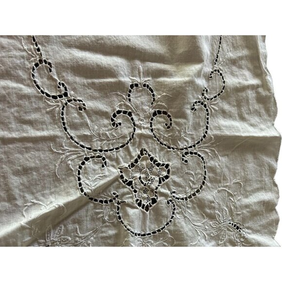 Vintage White Rectangular Linen Embroidered Table Runner with Scalloped Edges - Picture 4 of 4